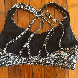 Lululemon sports bra